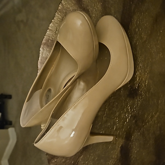 Alfani khaki women's heels. Size 8.5. New in box - never worn. 3 1/2 inch heel. - Picture 9 of 9